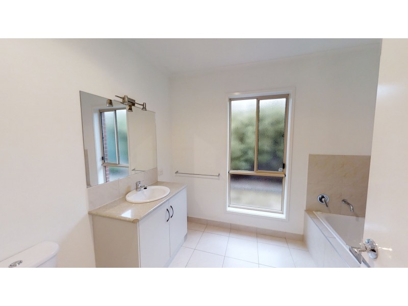 19 St George Park Drive, Kangaroo Flat VIC 3555