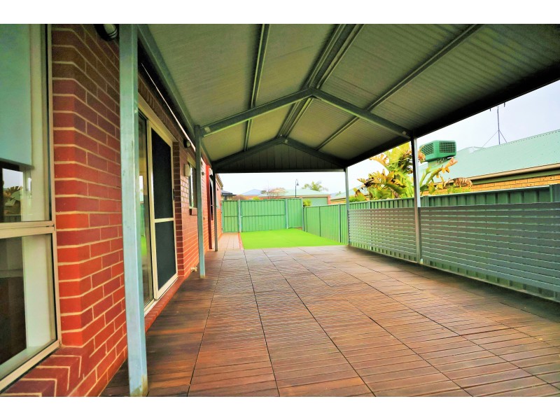 19 St George Park Drive, Kangaroo Flat VIC 3555