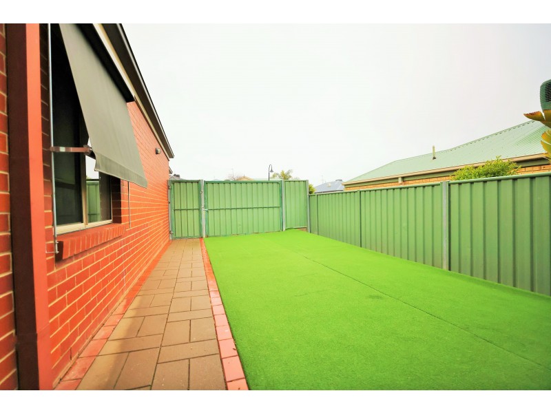 19 St George Park Drive, Kangaroo Flat VIC 3555