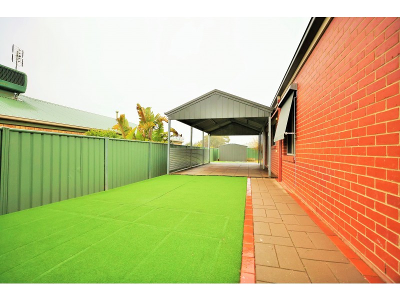 19 St George Park Drive, Kangaroo Flat VIC 3555