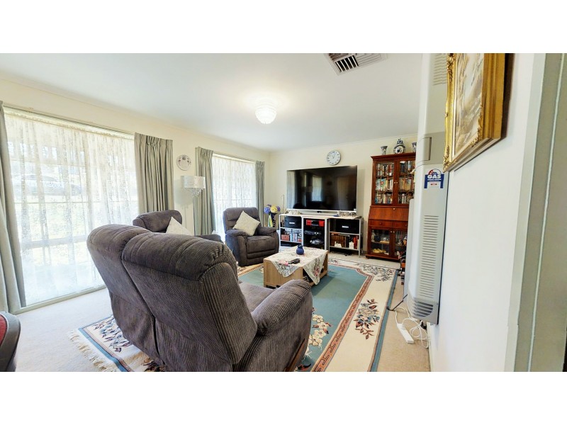 10 Bath Lane, Kangaroo Flat VIC 3555