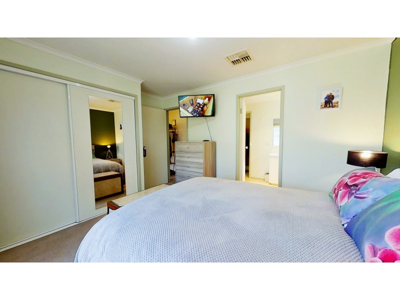 10 Bath Lane, Kangaroo Flat VIC 3555