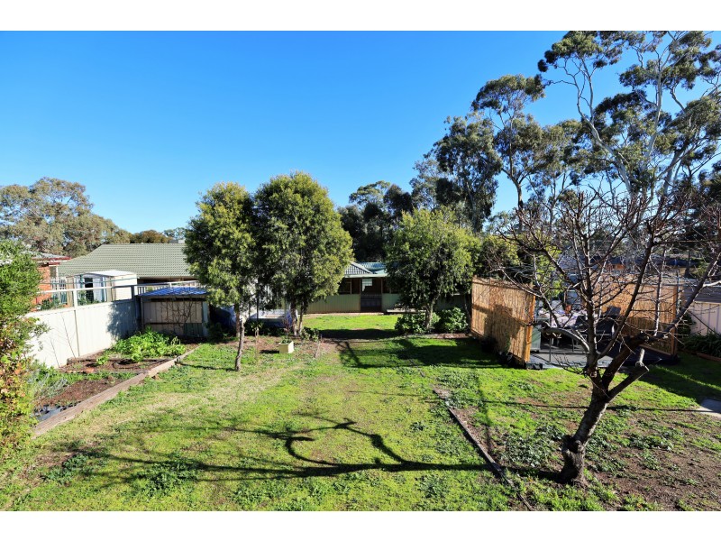 10 Bath Lane, Kangaroo Flat VIC 3555
