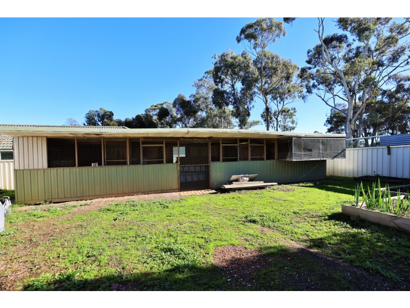 10 Bath Lane, Kangaroo Flat VIC 3555