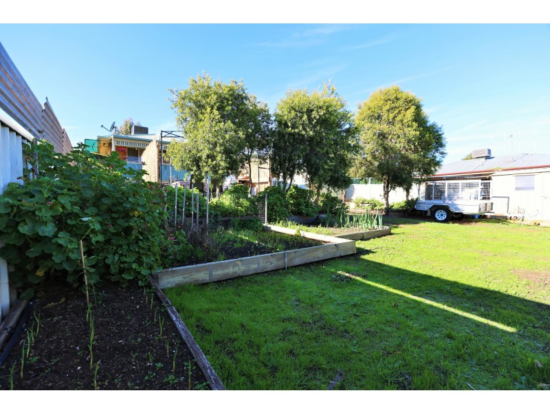 10 Bath Lane, Kangaroo Flat VIC 3555