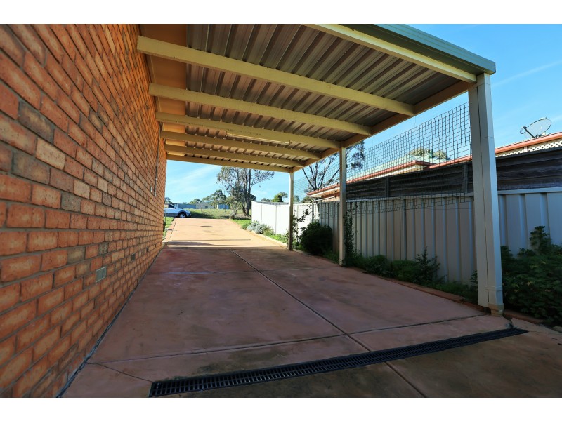 10 Bath Lane, Kangaroo Flat VIC 3555