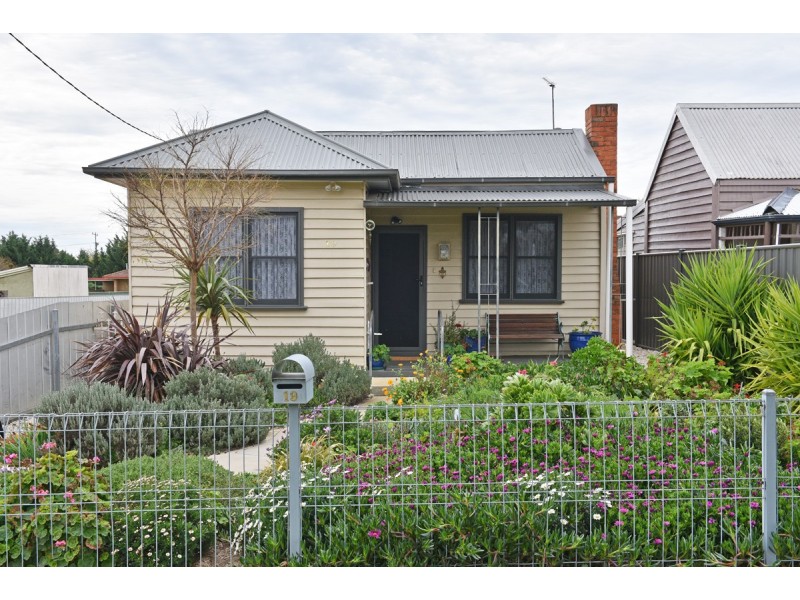 19 Higham Street, Maryborough VIC 3465