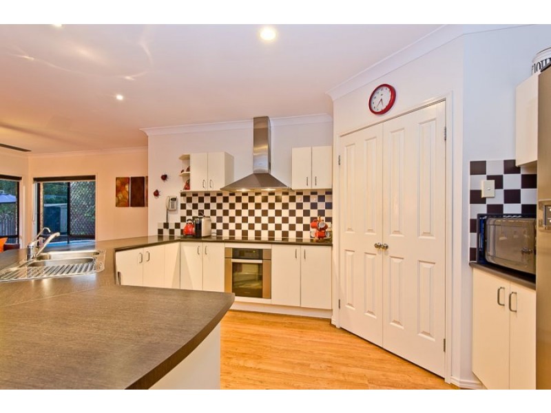 4 Outlook Place, Narangba QLD 4504