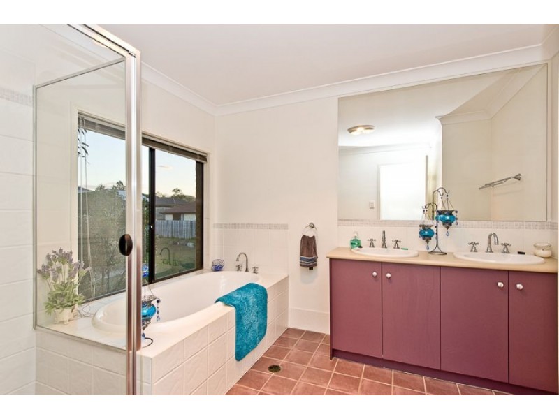 4 Outlook Place, Narangba QLD 4504