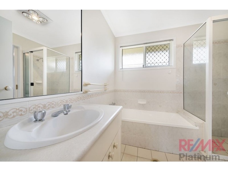 2 Hillmont Crescent, Morayfield QLD 4506