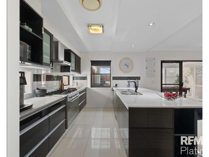 4 Hollow Crescent, Narangba QLD 4504