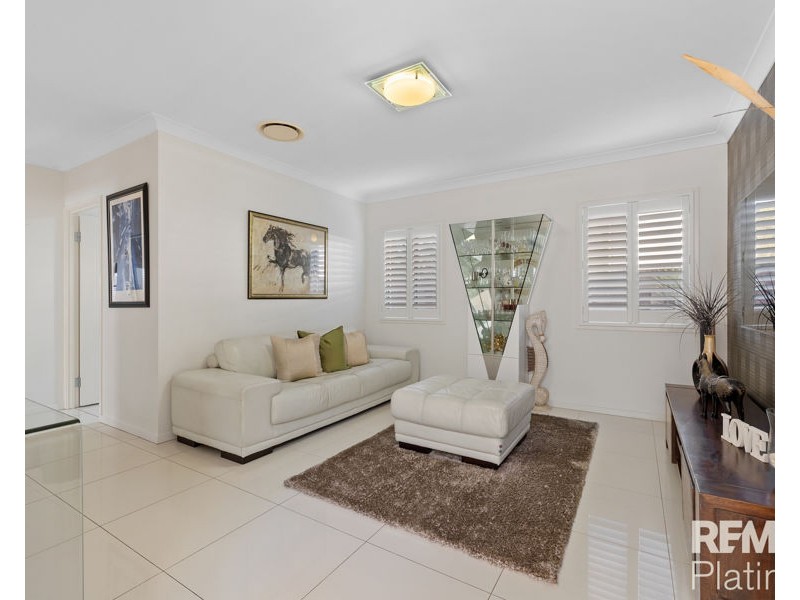 4 Hollow Crescent, Narangba QLD 4504