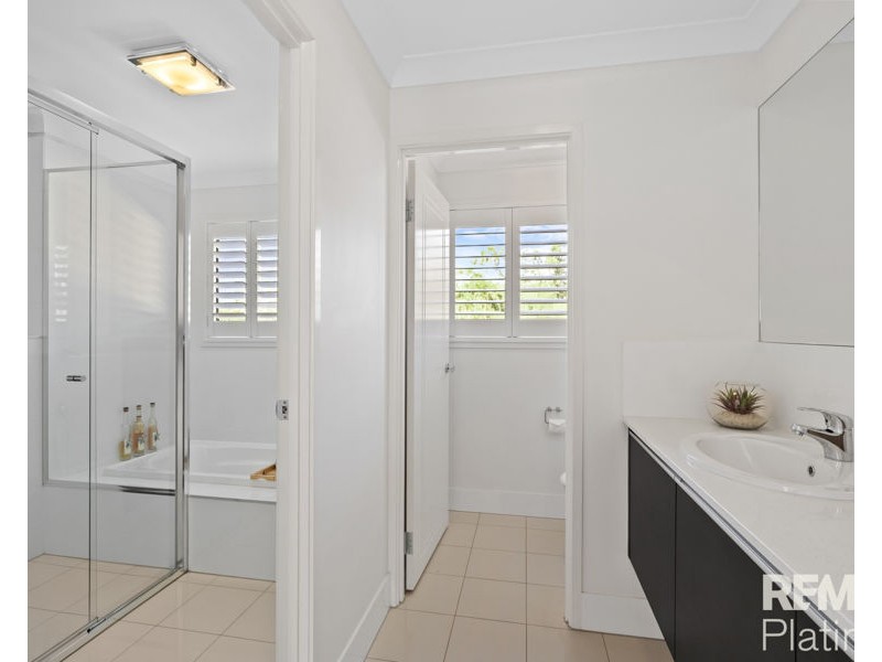 4 Hollow Crescent, Narangba QLD 4504