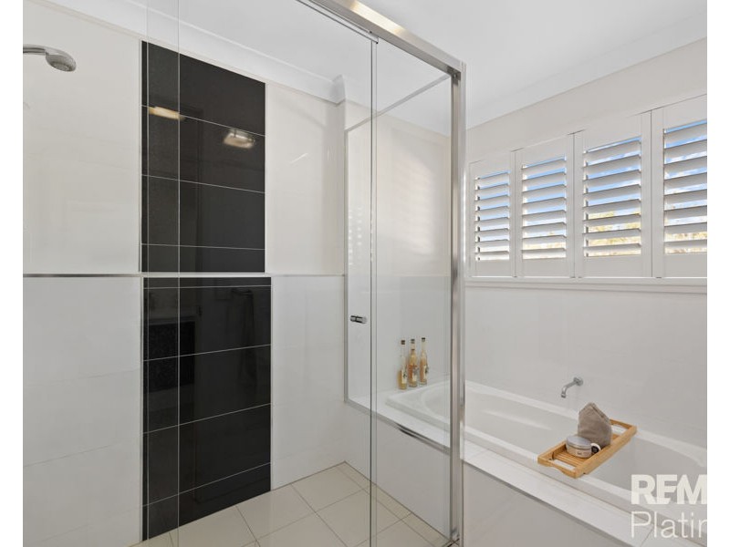 4 Hollow Crescent, Narangba QLD 4504