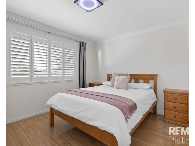 4 Hollow Crescent, Narangba QLD 4504