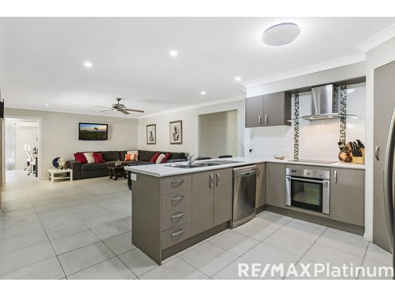 9 Lookout Place, Narangba QLD 4504