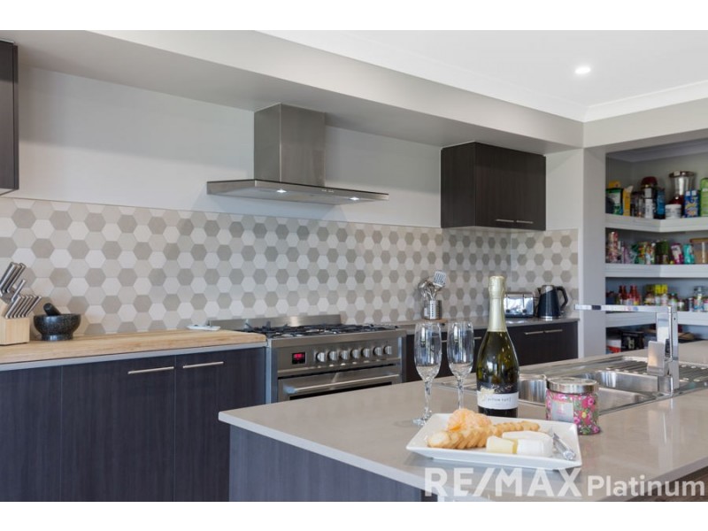 125 Elena Court, Elimbah QLD 4516