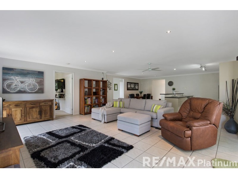 43 Ashford Circuit, Petrie QLD 4502