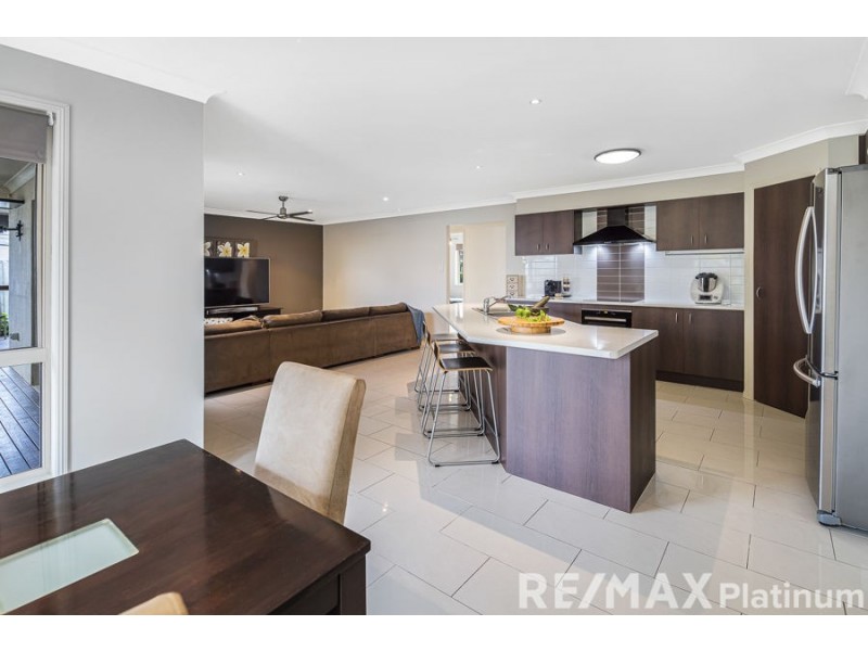 5 Lookout Place, Narangba QLD 4504