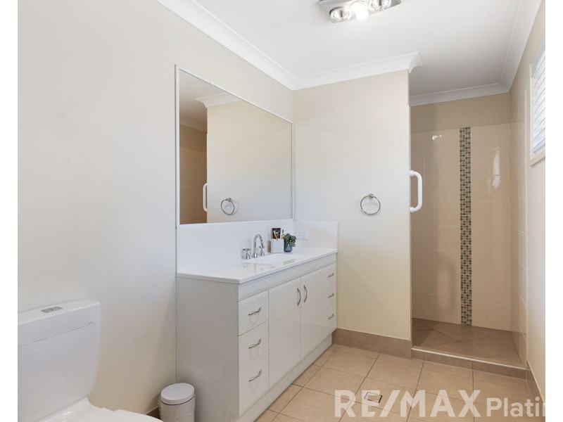 8 Chaps Close, Narangba QLD 4504