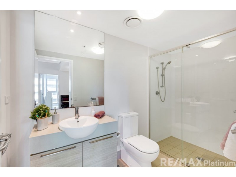 10411 / 8 Harbour Road, Hamilton QLD 4007