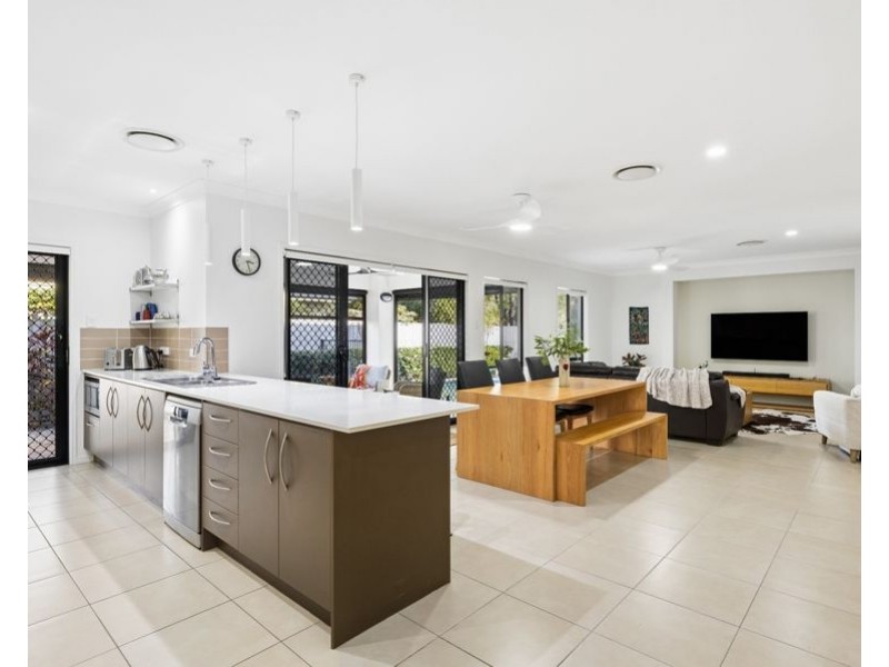 14 Hideaway Close, Narangba QLD 4504