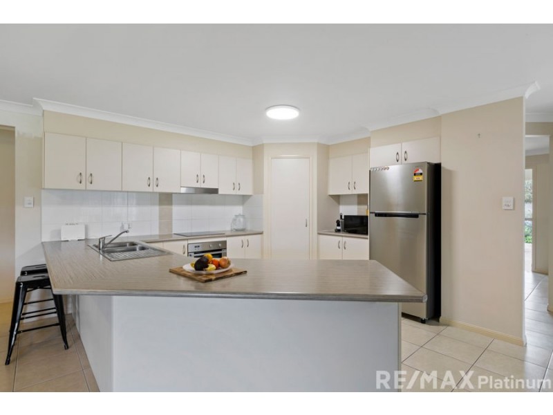 4 Lookout Place, Narangba QLD 4504