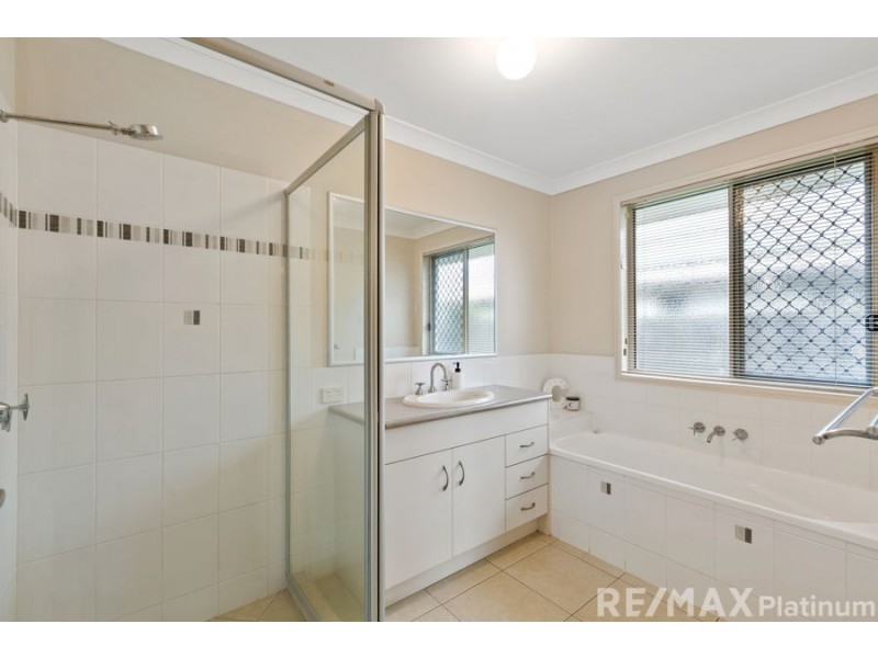 4 Lookout Place, Narangba QLD 4504