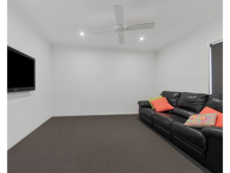 3 Amorosa Court, Eatons Hill QLD 4037