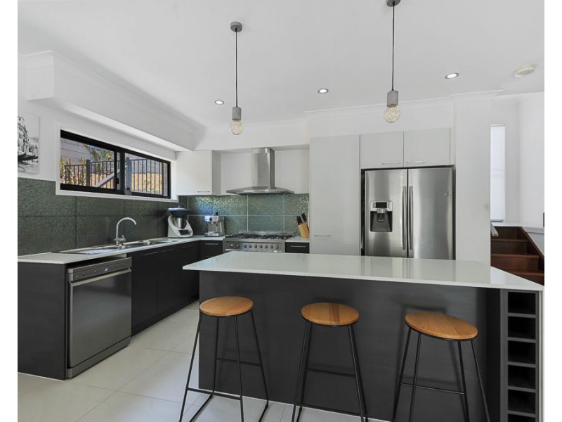 3 Amorosa Court, Eatons Hill QLD 4037