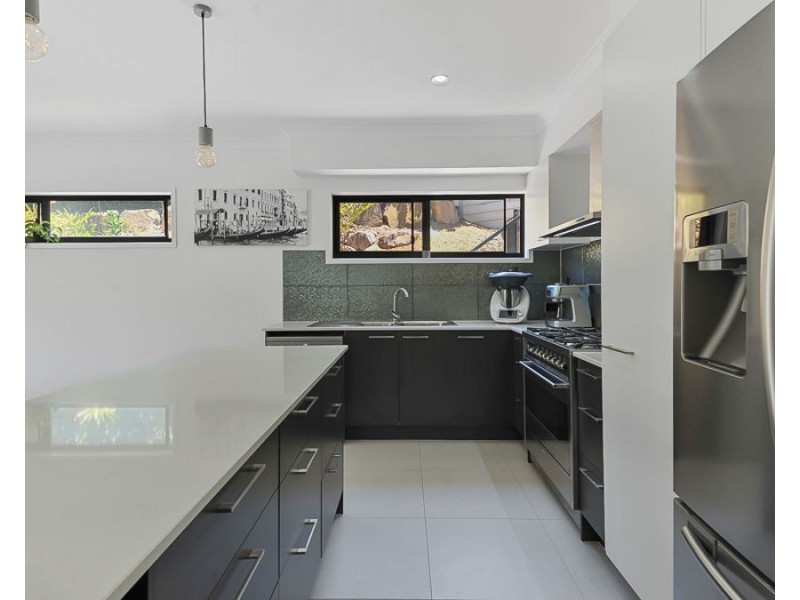 3 Amorosa Court, Eatons Hill QLD 4037