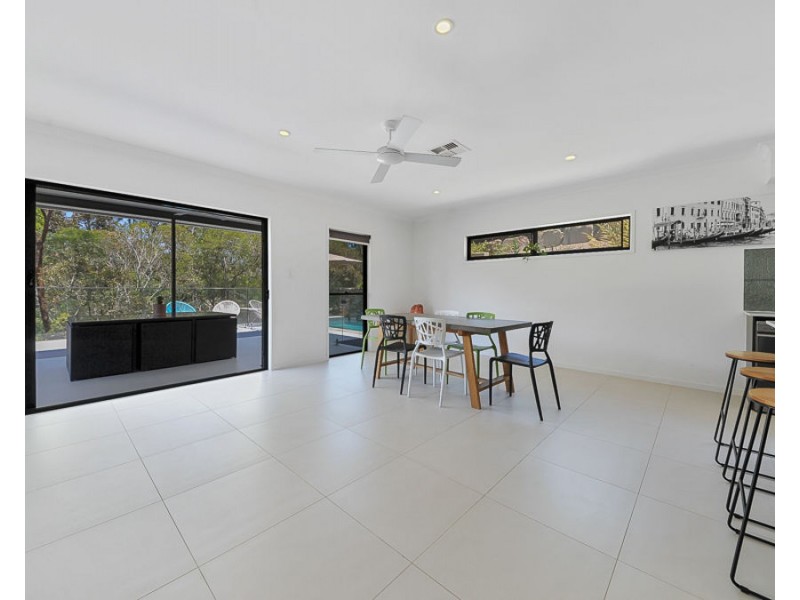 3 Amorosa Court, Eatons Hill QLD 4037
