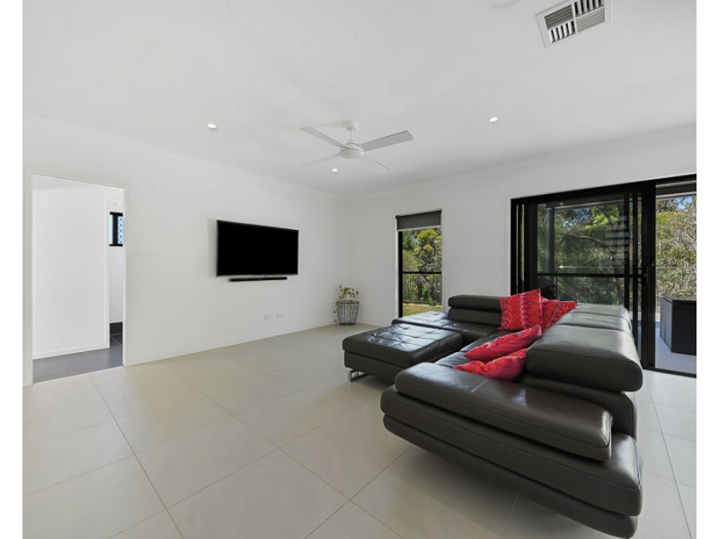 3 Amorosa Court, Eatons Hill QLD 4037