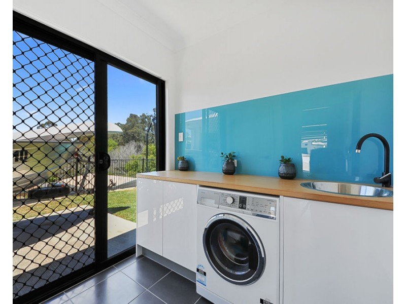 3 Amorosa Court, Eatons Hill QLD 4037