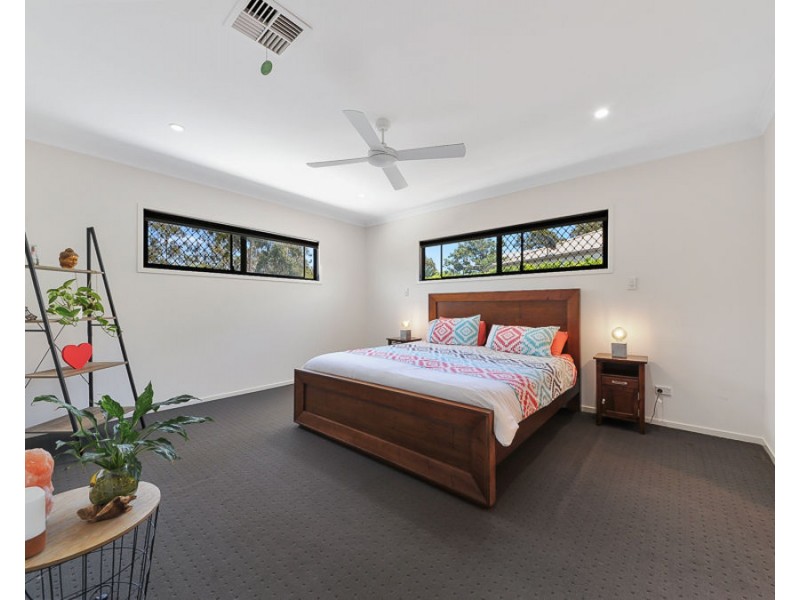 3 Amorosa Court, Eatons Hill QLD 4037