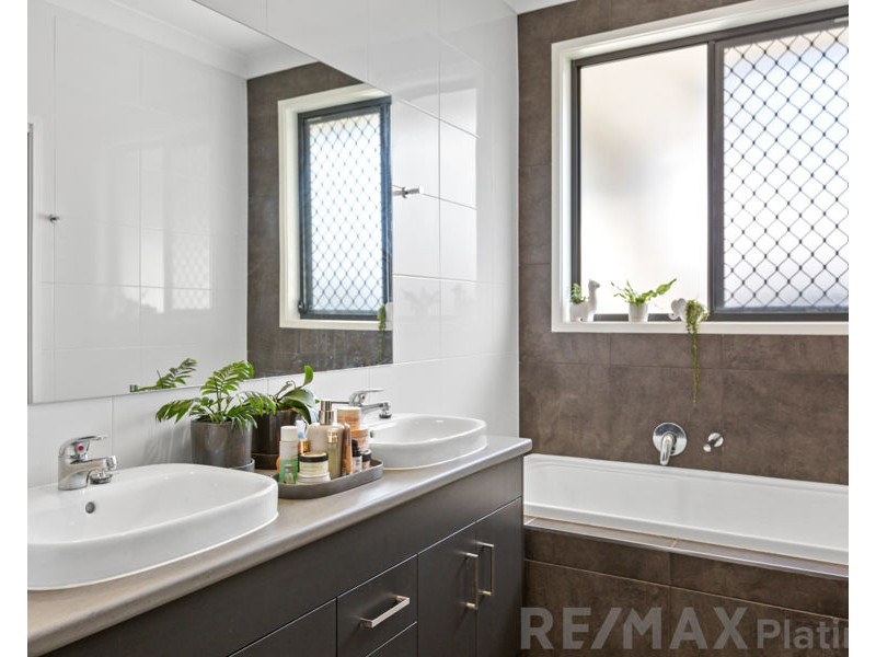 42 Splendid Parade, Narangba QLD 4504