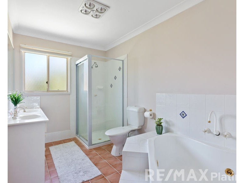 4 Aberdeen Way, Narangba QLD 4504