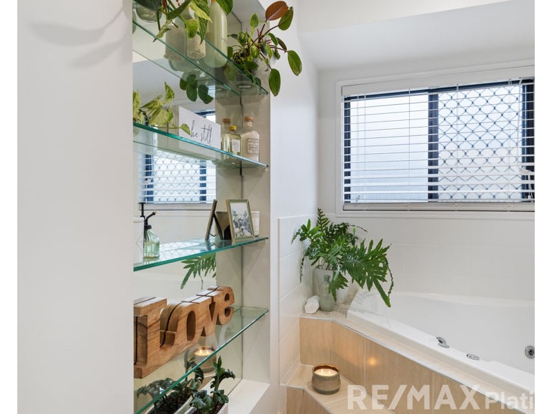 26 Yellow Robin Court, Narangba QLD 4504