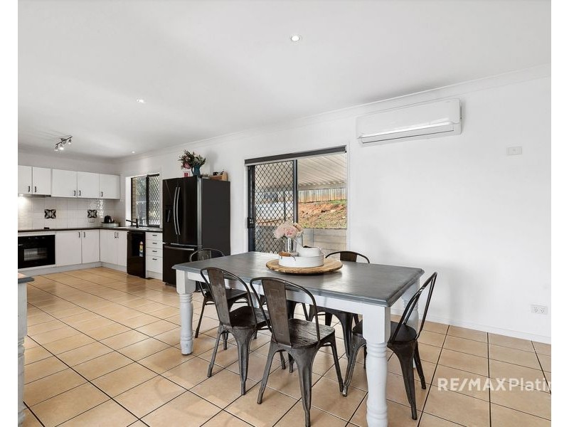 18 Boronia Outlook, Narangba QLD 4504
