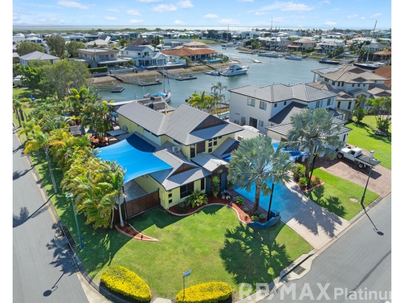 2 Arrow Court, Newport QLD 4020