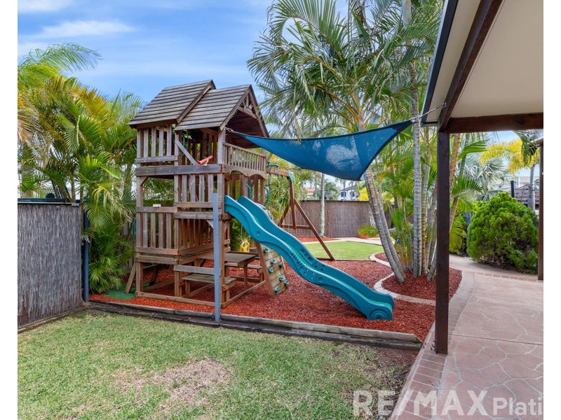 2 Arrow Court, Newport QLD 4020