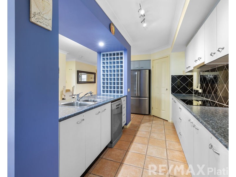 2 Arrow Court, Newport QLD 4020