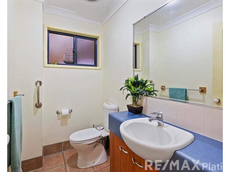 2 Arrow Court, Newport QLD 4020