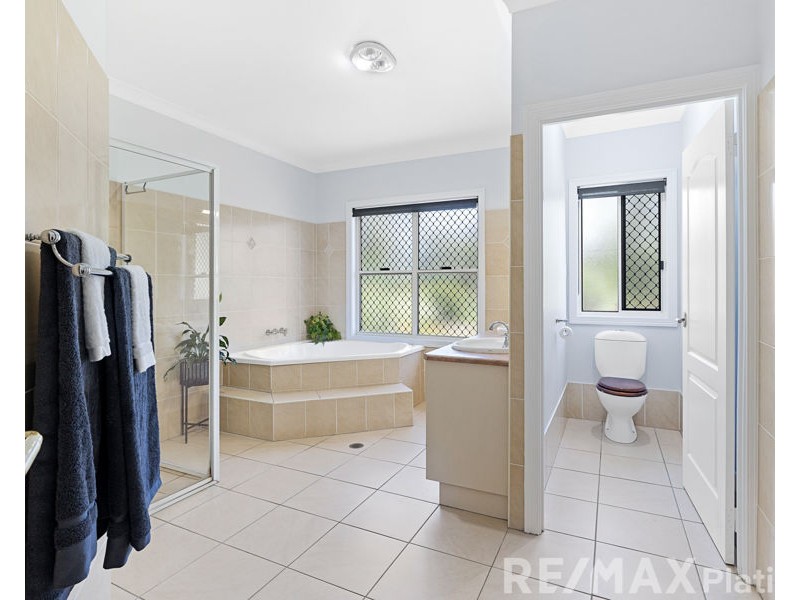 6 Champagne Court, Morayfield QLD 4506