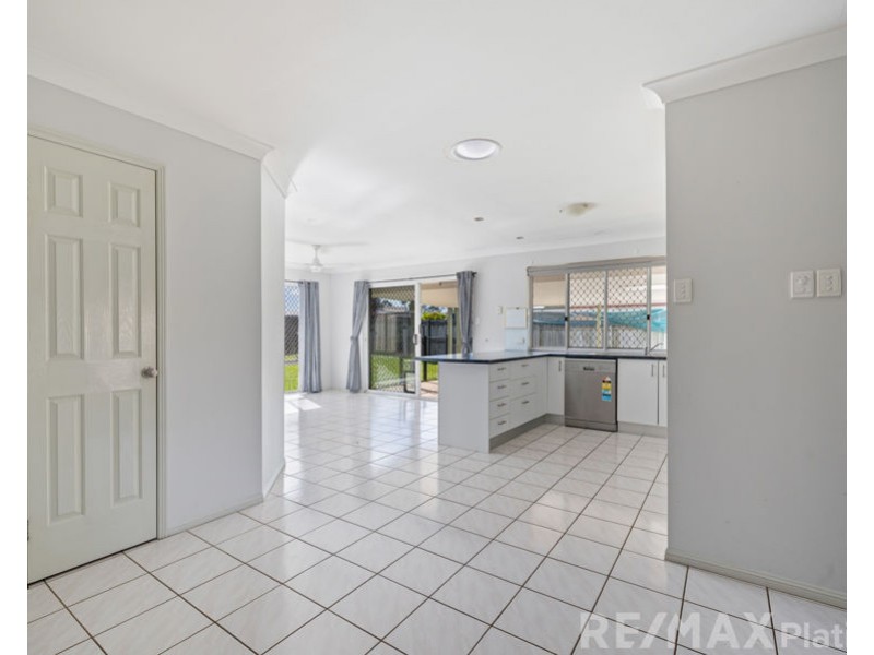 18 Hilldale Crescent, Morayfield QLD 4506