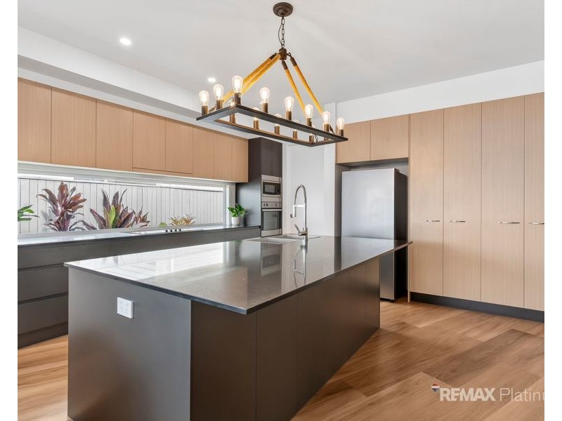 56 Lakeview Promenade, Newport QLD 4020