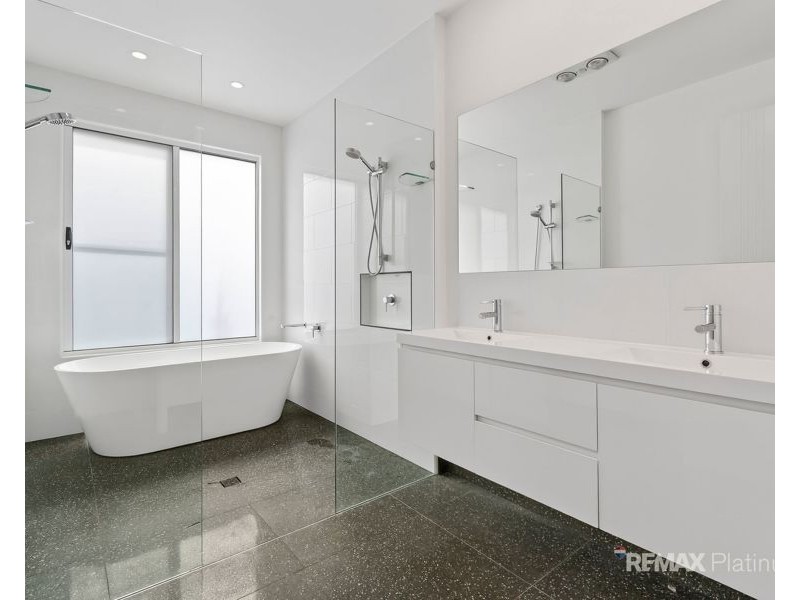 56 Lakeview Promenade, Newport QLD 4020