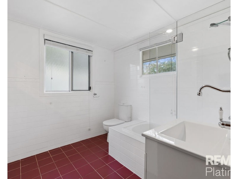 15 Leichhardt Street, Woodford QLD 4514