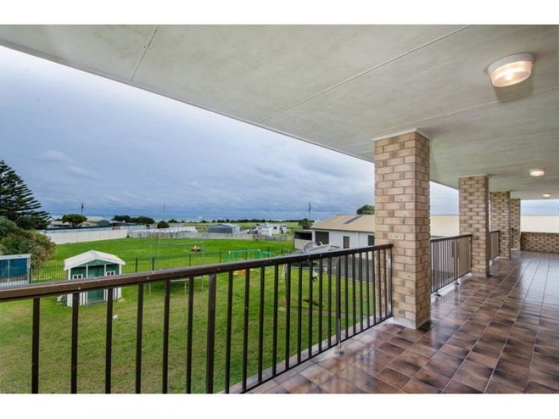 9-11 Eight Mile Creek Road, Racecourse Bay, Port Macdonnell SA 5291