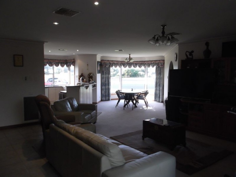 141 Sea Parade, Port Macdonnell SA 5291